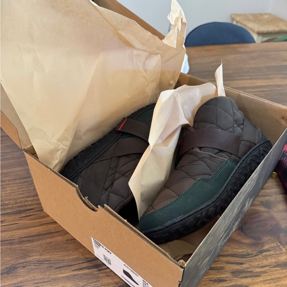 new in box Chaco Men’s Ramble puff boots size 10(size up fits like 9) - Picture 3 of 5